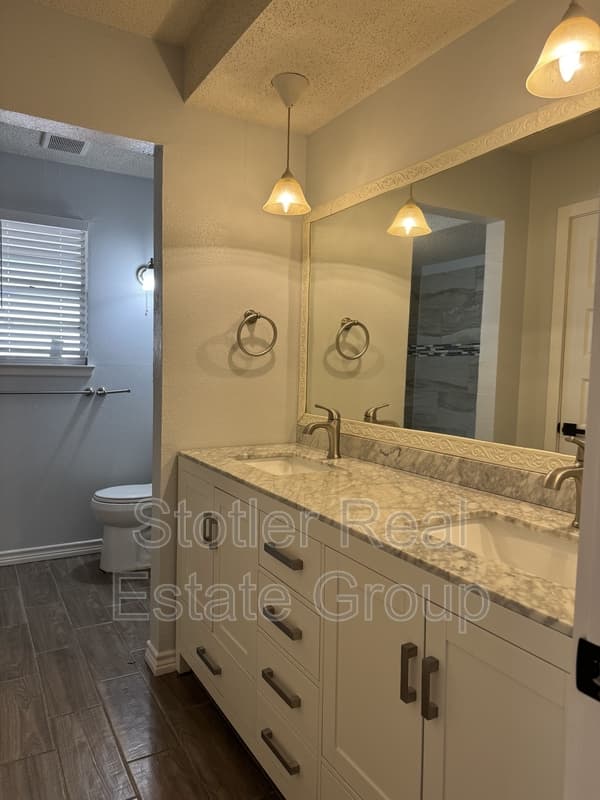 Dallas House: 2121 Oak Valley Lane