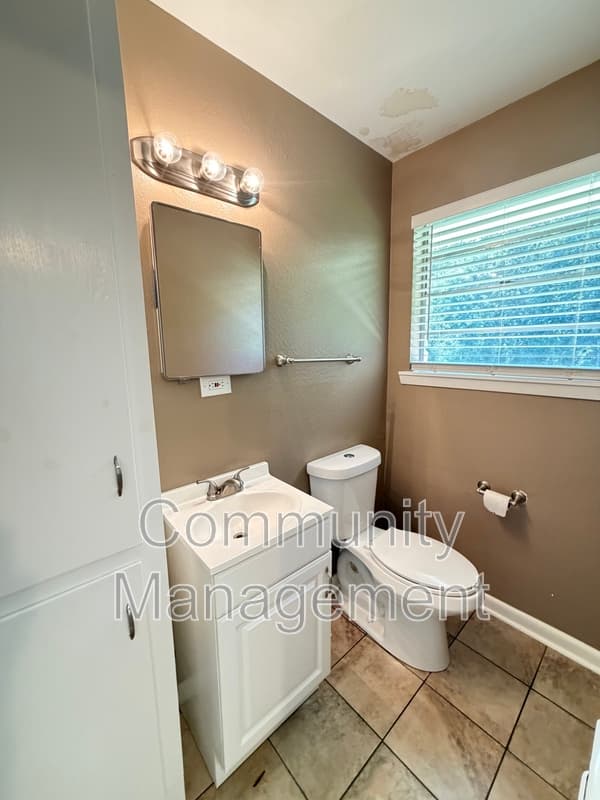 Denham Springs House: 8330 Springfield Rd