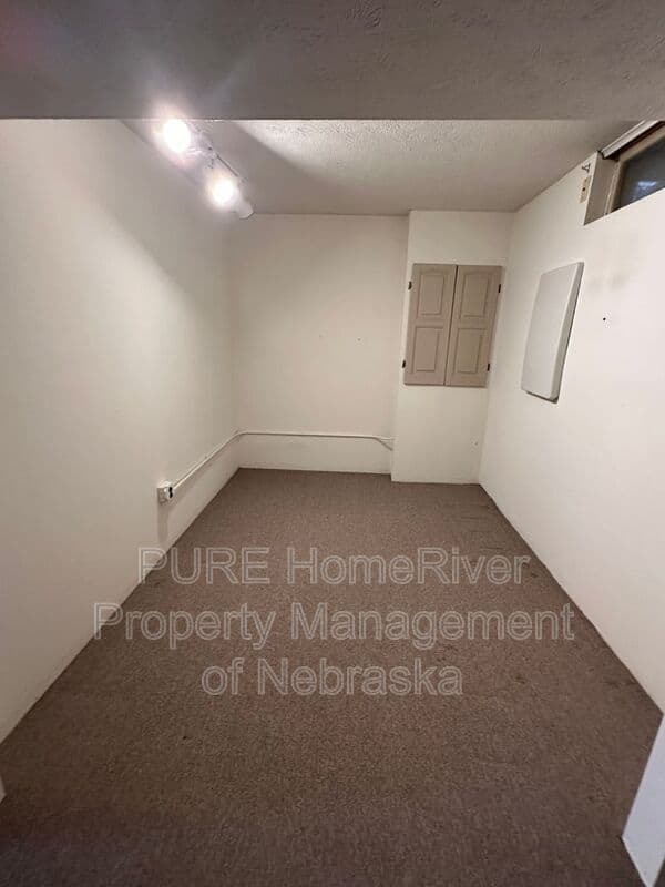 Omaha Townhome: 1631 N 109th Plz