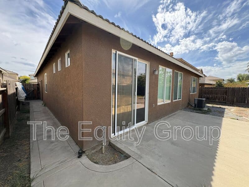 Visalia House: 3042 West Delta Avenue