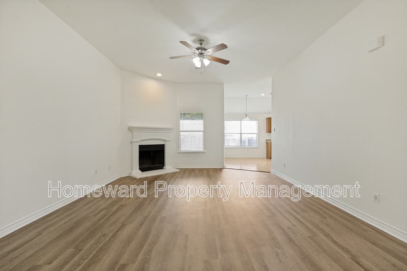 Haslet House: 900 San Felipe Trail