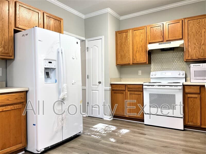 Snellville House: 2370 Temple View Ct