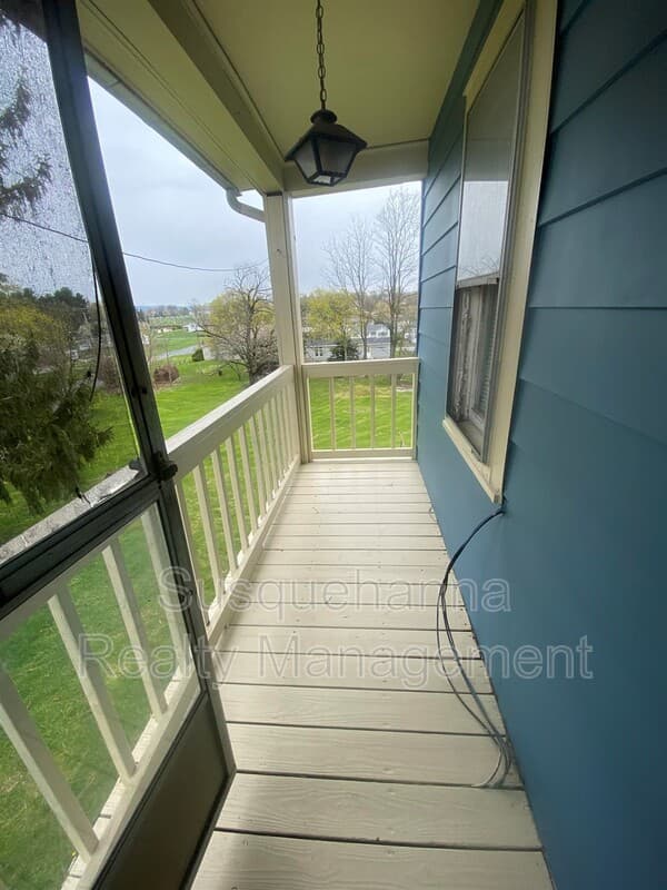 Jonestown House: 1 Old Route 22 #1