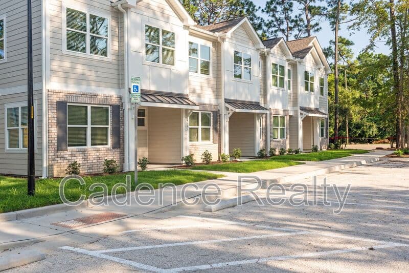 Wilmington House: 1747 Perimeter Loop