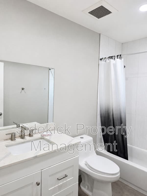 Whittier House: 11443 Dicky St