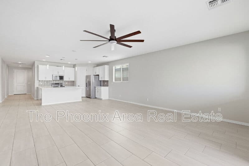 Maricopa House: 35786 W Santa Monica Ave
