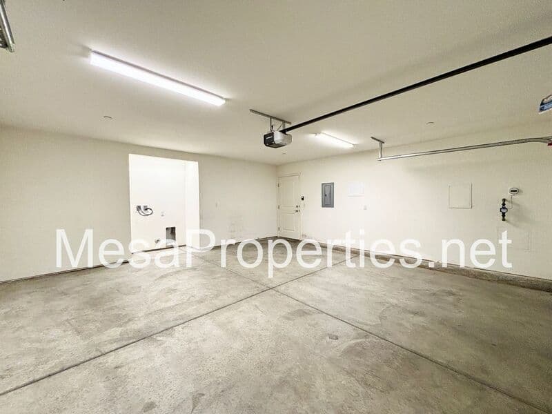 Hesperia House: 9550 Tamarisk Ave.