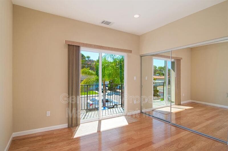 San Diego House: 5385 Brockbank Pl