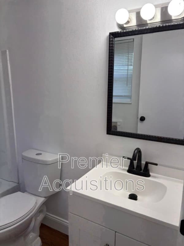 Belleville Condo: 307 N 45th St