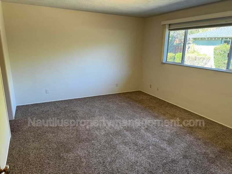 Santa Cruz House: 323 Spring Street