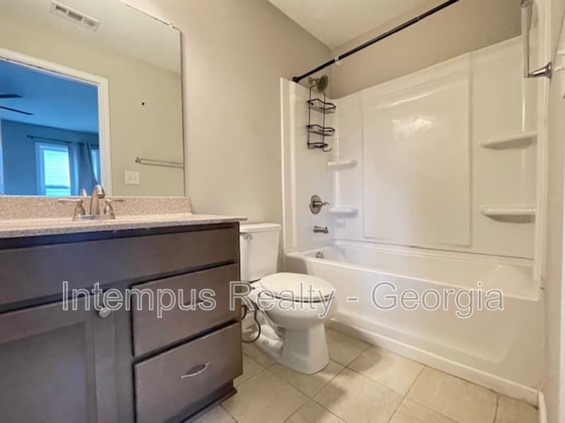 Powder Springs House: 3816 Thackary Dr