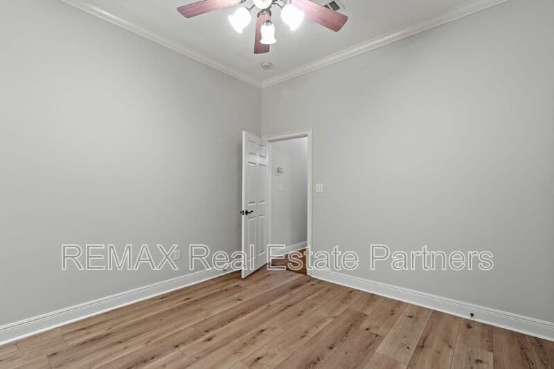 Sumrall House: 107 Raybourn Rd