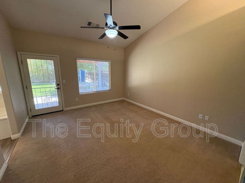 Visalia House: 2643 West Oakridge Ave