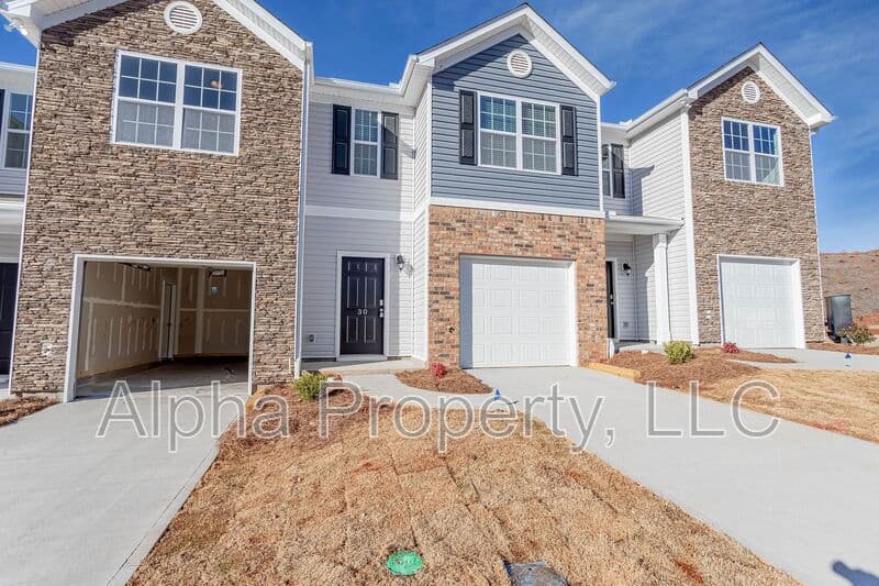 Greer Townhome: 30 Moorlyn Ln