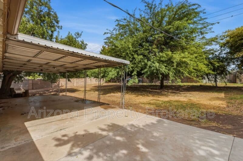 Phoenix House: 4640 E. Oak St.