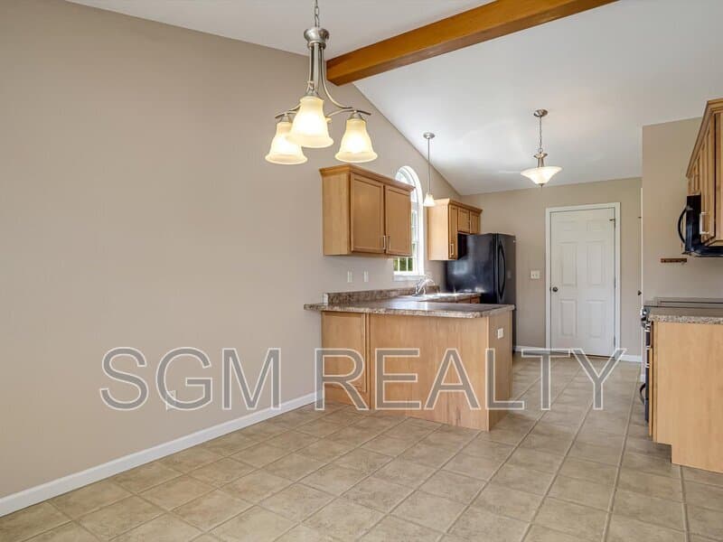 Waterloo House: 1116 Maplewood Ln