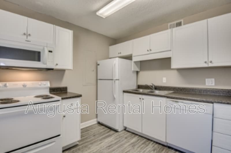 Augusta Condo: 2905 Arrowhead Drive - C2