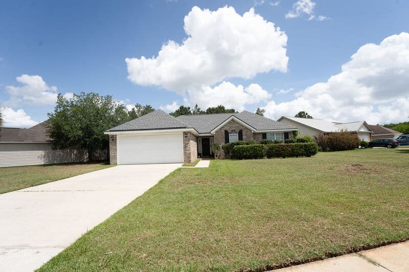 Pooler House: 13 Katama Way