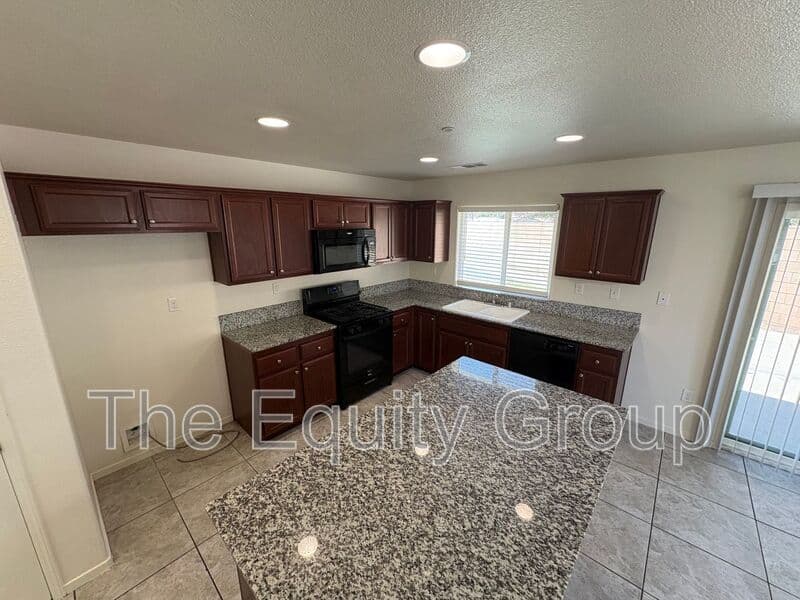 Tulare House: 2314 Cape Canyon Avenue