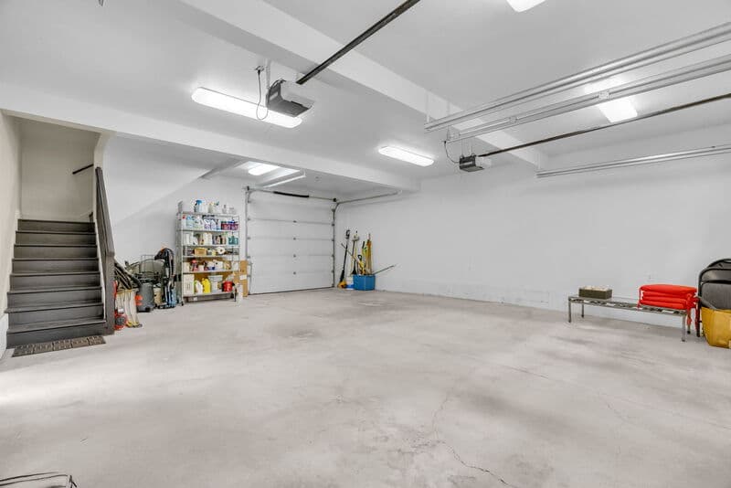 Portland House: 9255 Southwest Boones Ferry Road