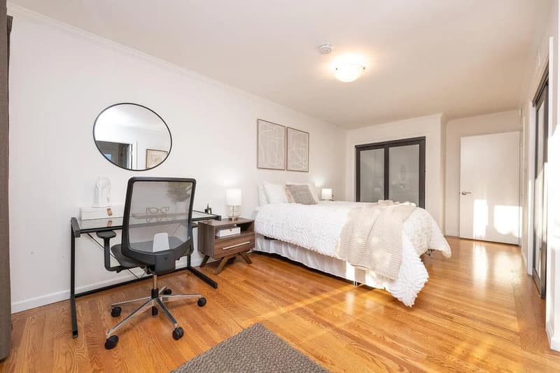 San Carlos House: 1354 Oakhurst Ave