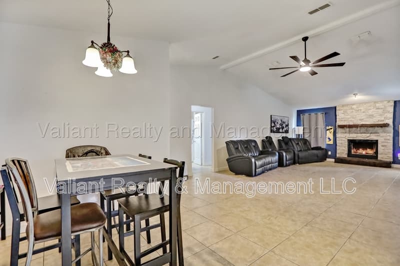 Jacksonville House: 5286 Julington Creek Road