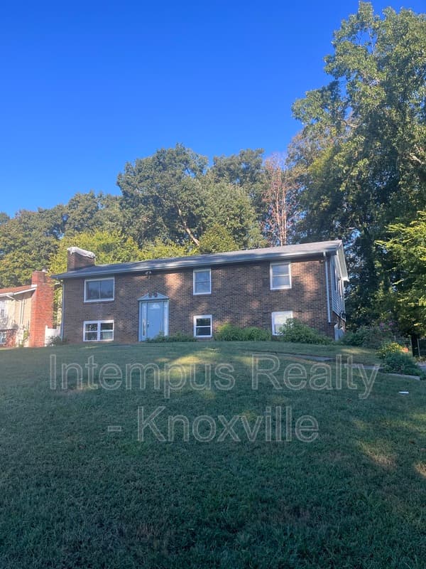 Knoxville House: 10917 Sonja Dr