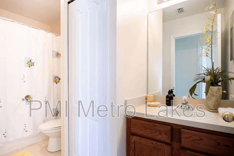 Davenport House: 194 Blue Jay Way