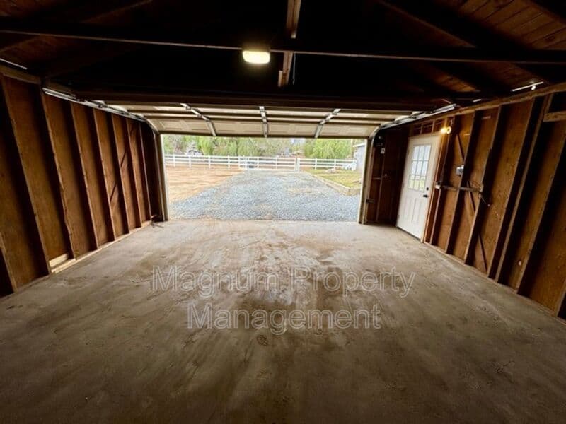 Perris House: 27300 Peach St