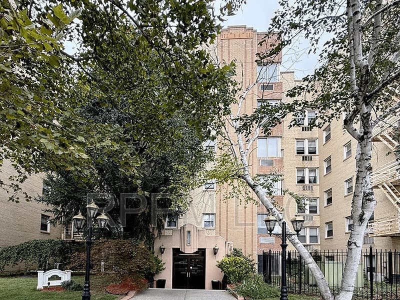 Newark Condo: 19-31 Lyons Ave #612