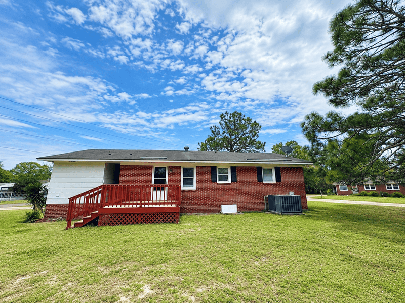 Fayetteville House: 610 Woodburn Drive