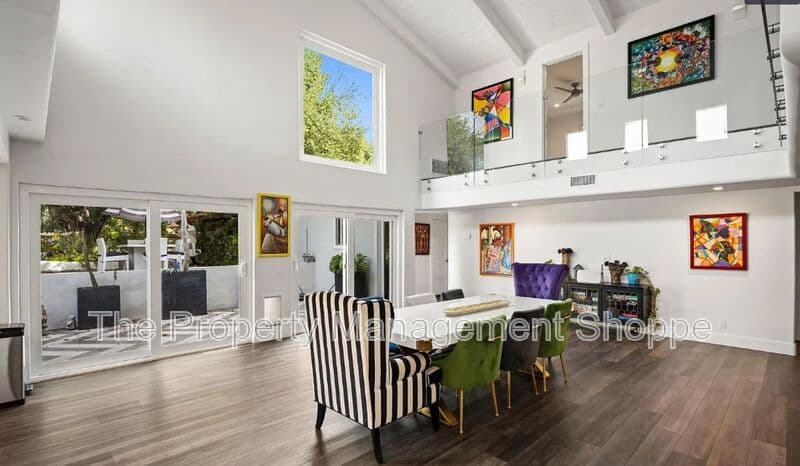 Ojai House: 820 Foothill Lane
