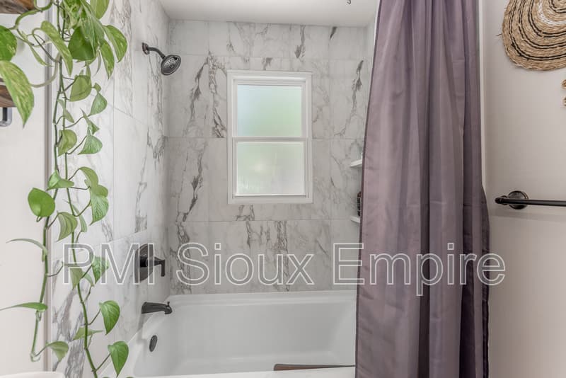 Sioux Falls Townhome: 842 S Southeastern Ave