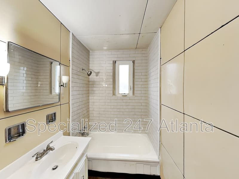 Atlanta House: 832 Burchill St SW