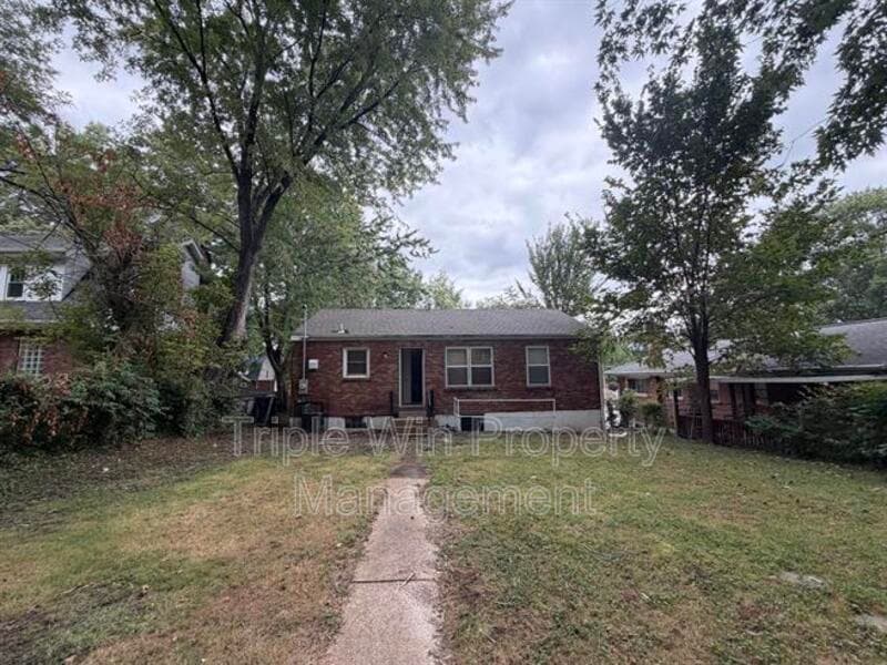 SAINT LOUIS House: 8004 MONROE AVE