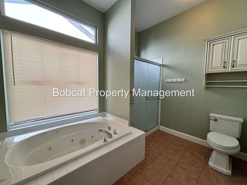 Dayton House: 425 Crosswinds Dr