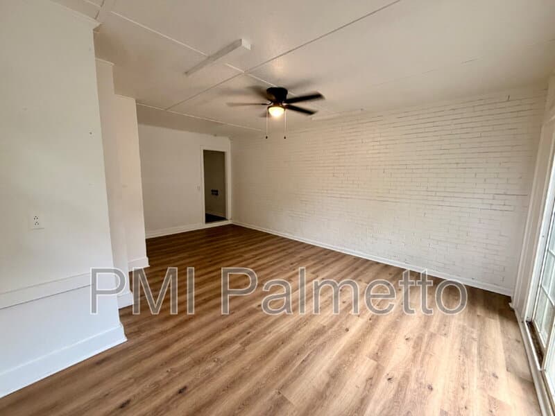 Columbia House: 7348 Parkview Drive