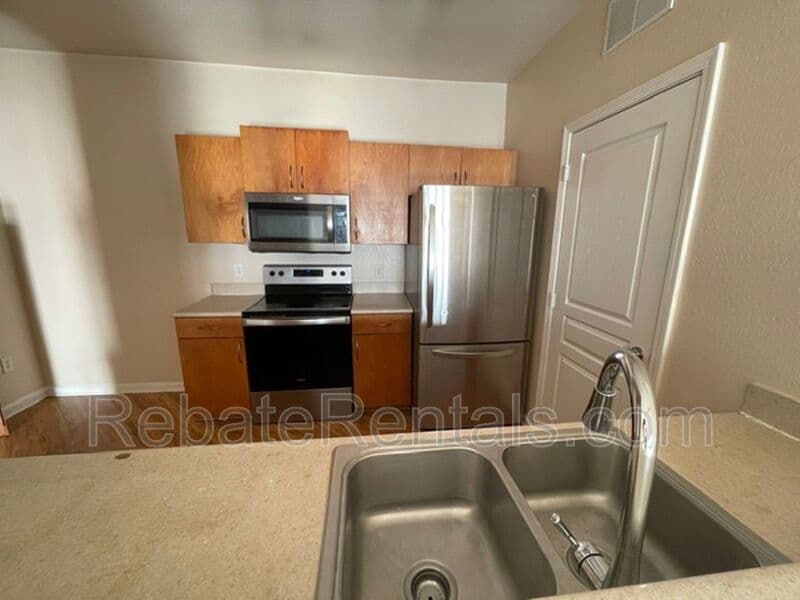 Jacksonville Condo: 8290 Gate Parkway W