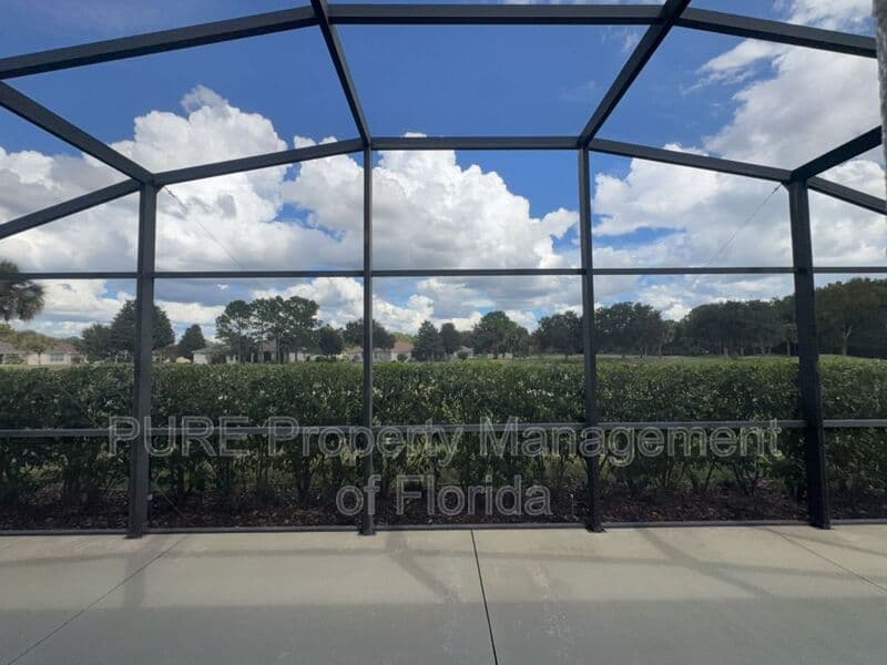 Ocala House: 15939 SW 14th Avenue Rd