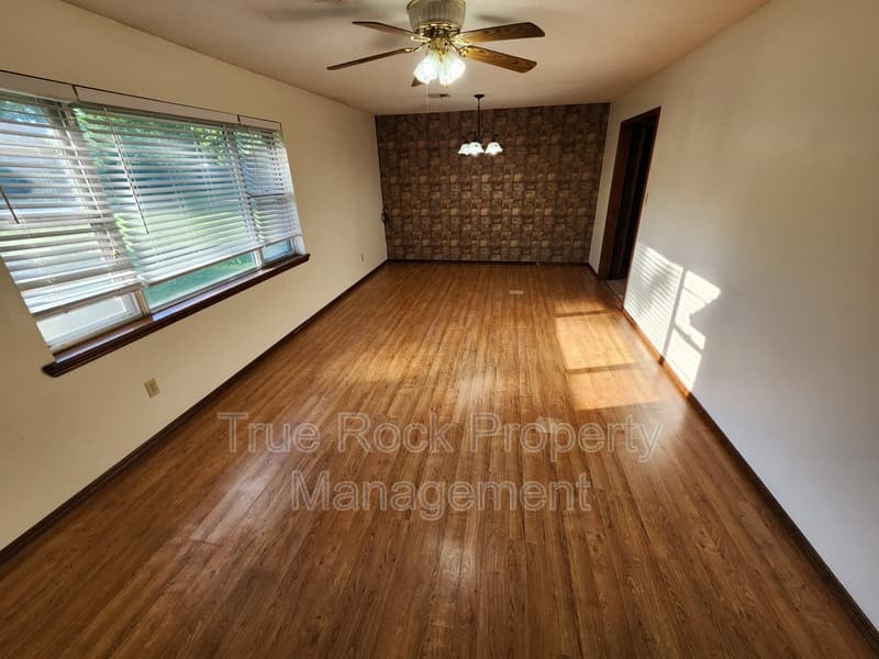 Ada House: 329 South Morrison Drive