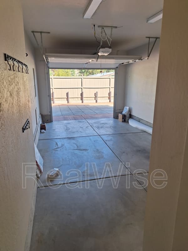 Ashland House: 49 N Mountain Ave