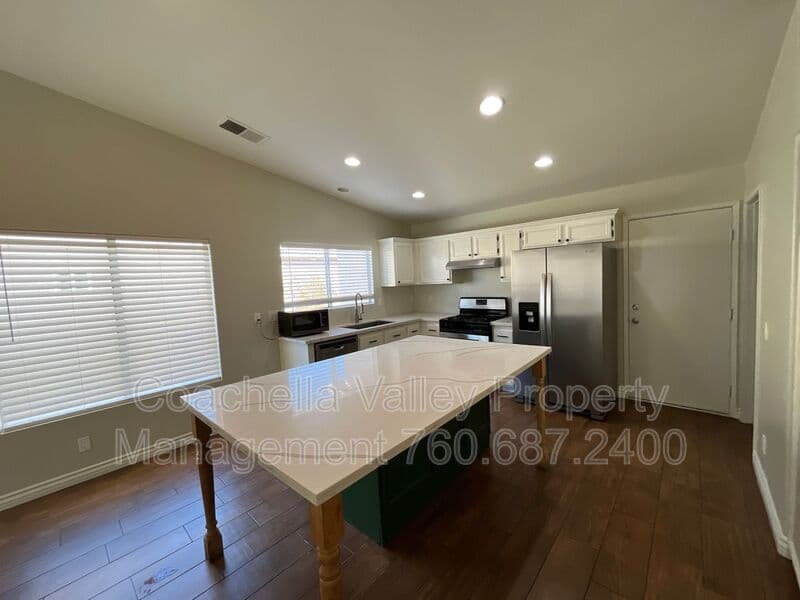 Indio House: 43209 Avenida Isabella