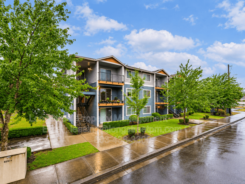 Portland Apartment: 8310 SE Rhine St