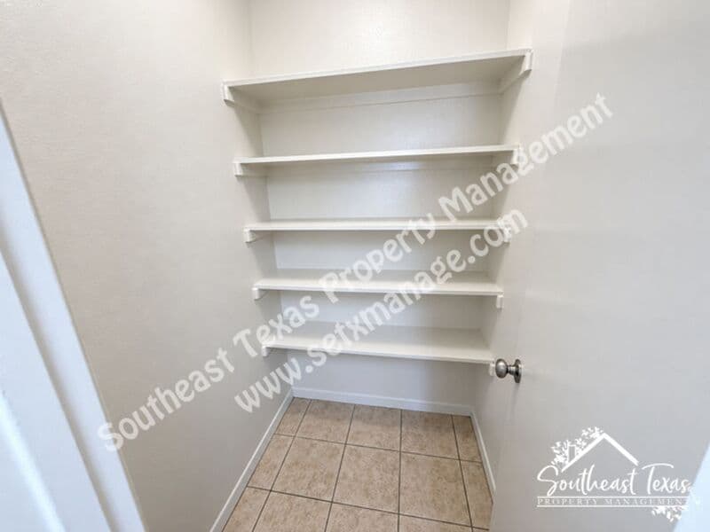 Kirbyville House: 1410 South Elizabeth Ave