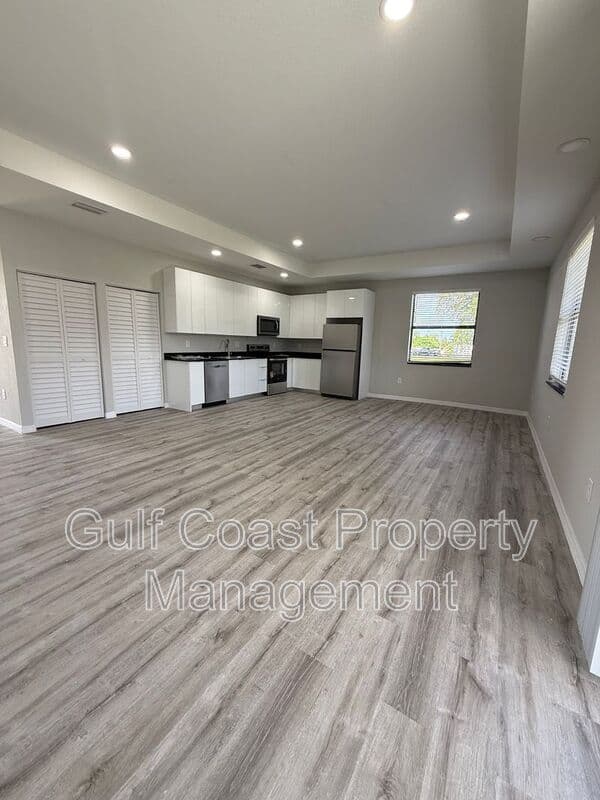 Lehigh Acres House: 3103 58th St W