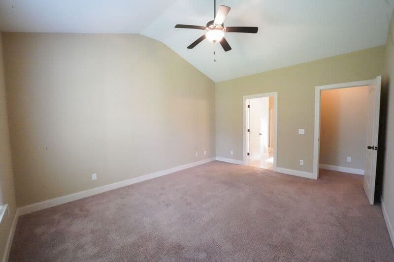 Savannah House: 146 Laguna Way
