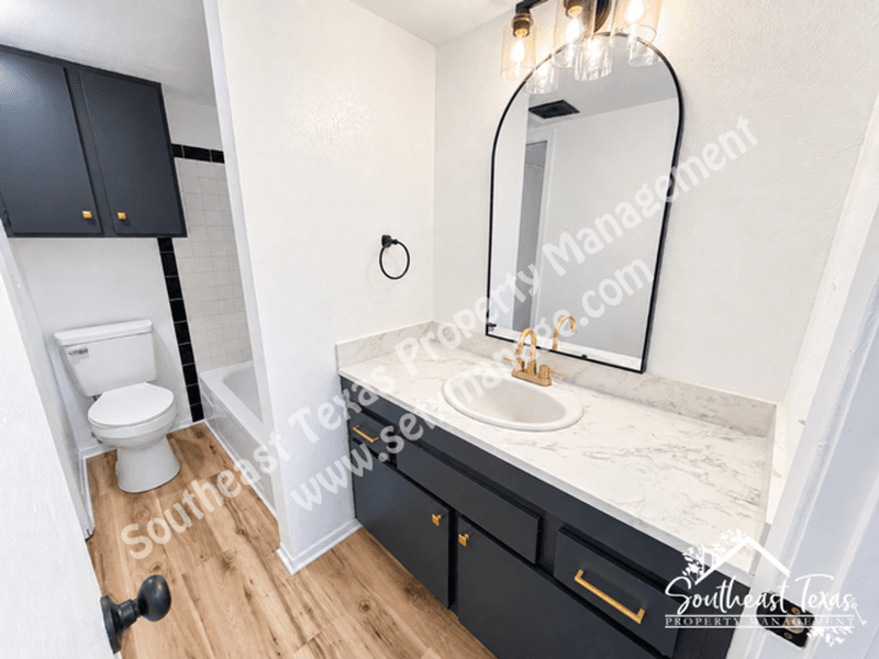 Jasper House: 801 W Gibson St