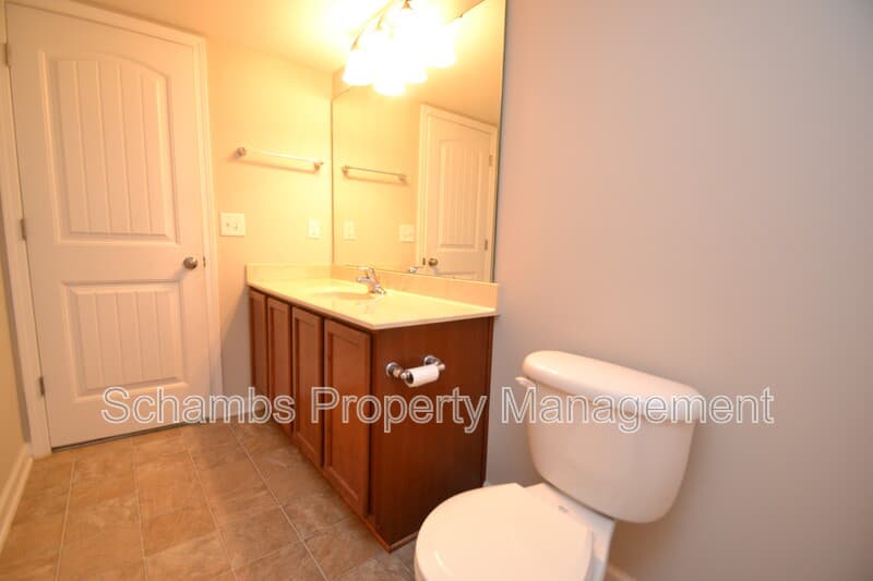 Durham House: 208 Irving Way