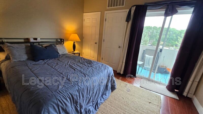 Bismarck House: 1200 W Owens Ave