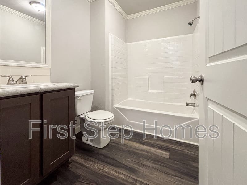 Tyler House: 407 Marco St